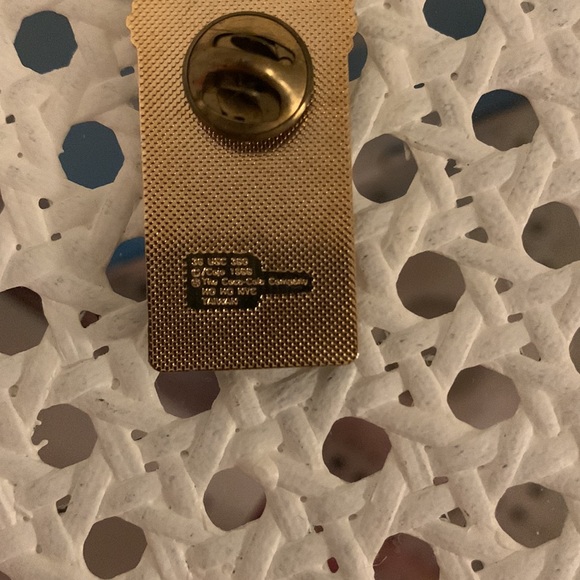 Coca-Cola Gold Olympic Mascot Pin - Picture 5 of 5